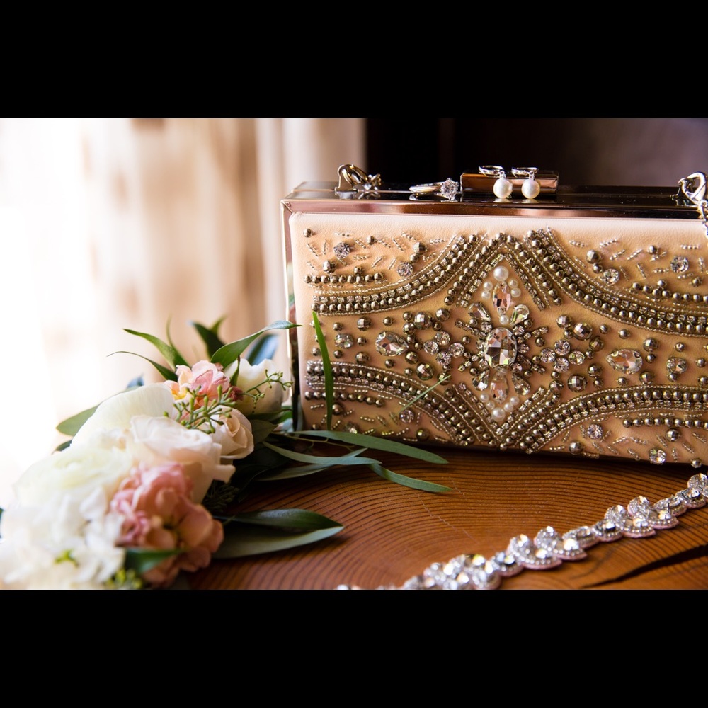 Embellished clutch (light pink)
